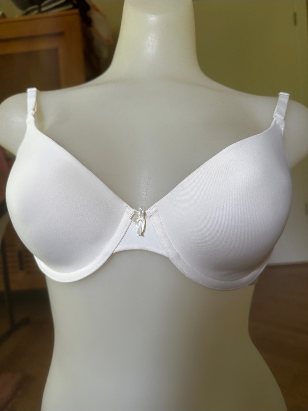 Cream Ivory Smooth T-Shirt Bra with Underwire Maidenform 36C